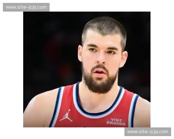 快船队本赛季防守效率虽保持中游 但祖巴茨不在场时禁区保护质量明显下降