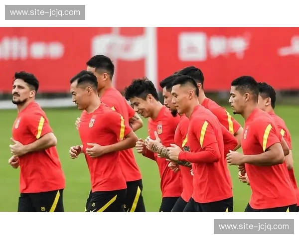 汪琳琳与吴海燕中卫组合稳健，但出球组织能力有待提升